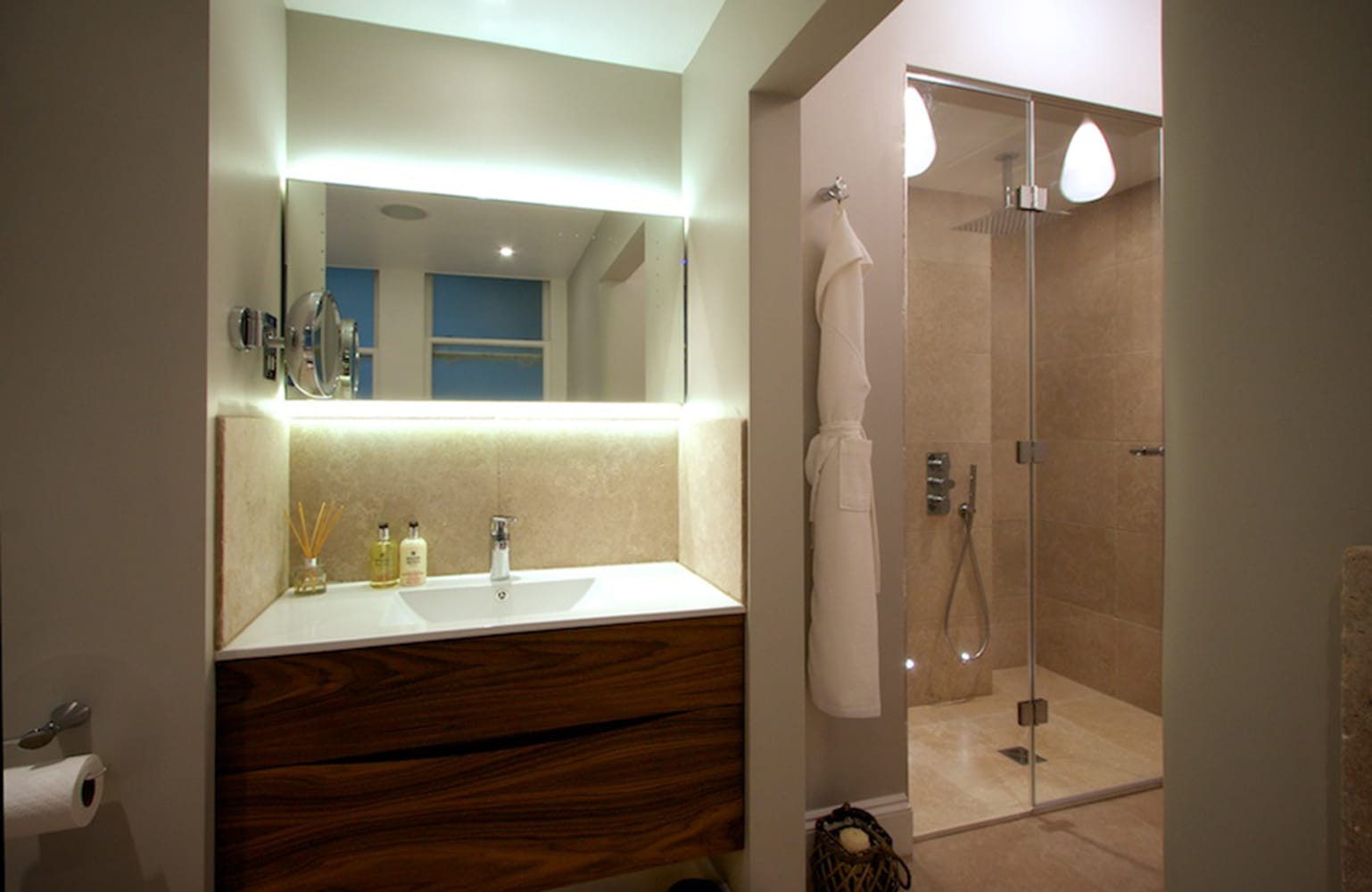 Image: Radio DJ’s Luxury Stone Wetroom