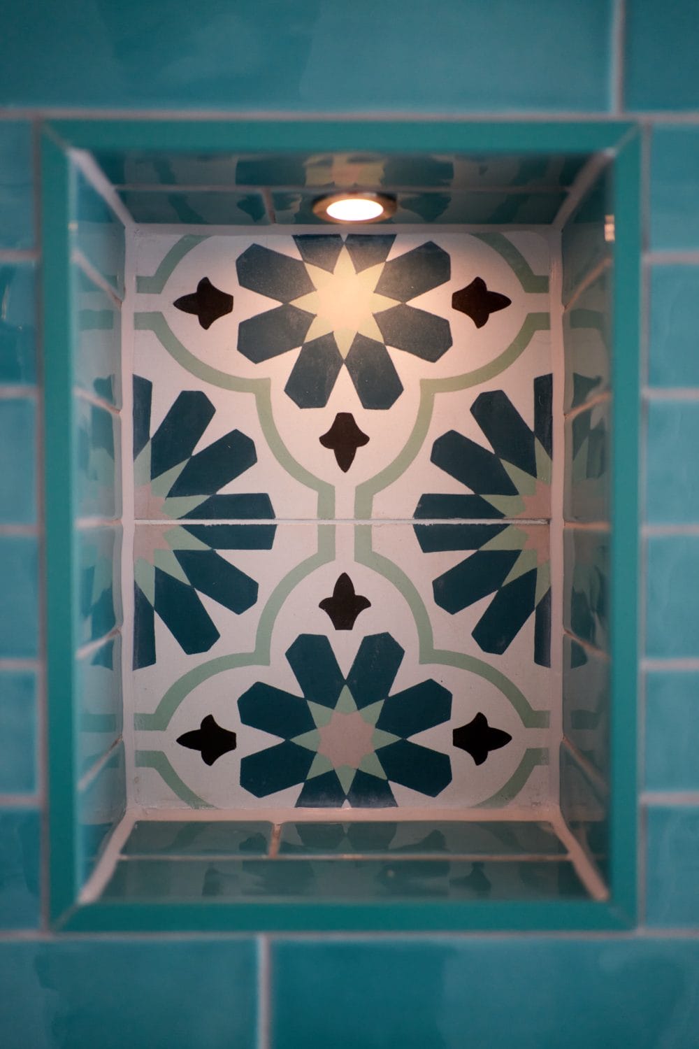 shower recess with pattern tiles
