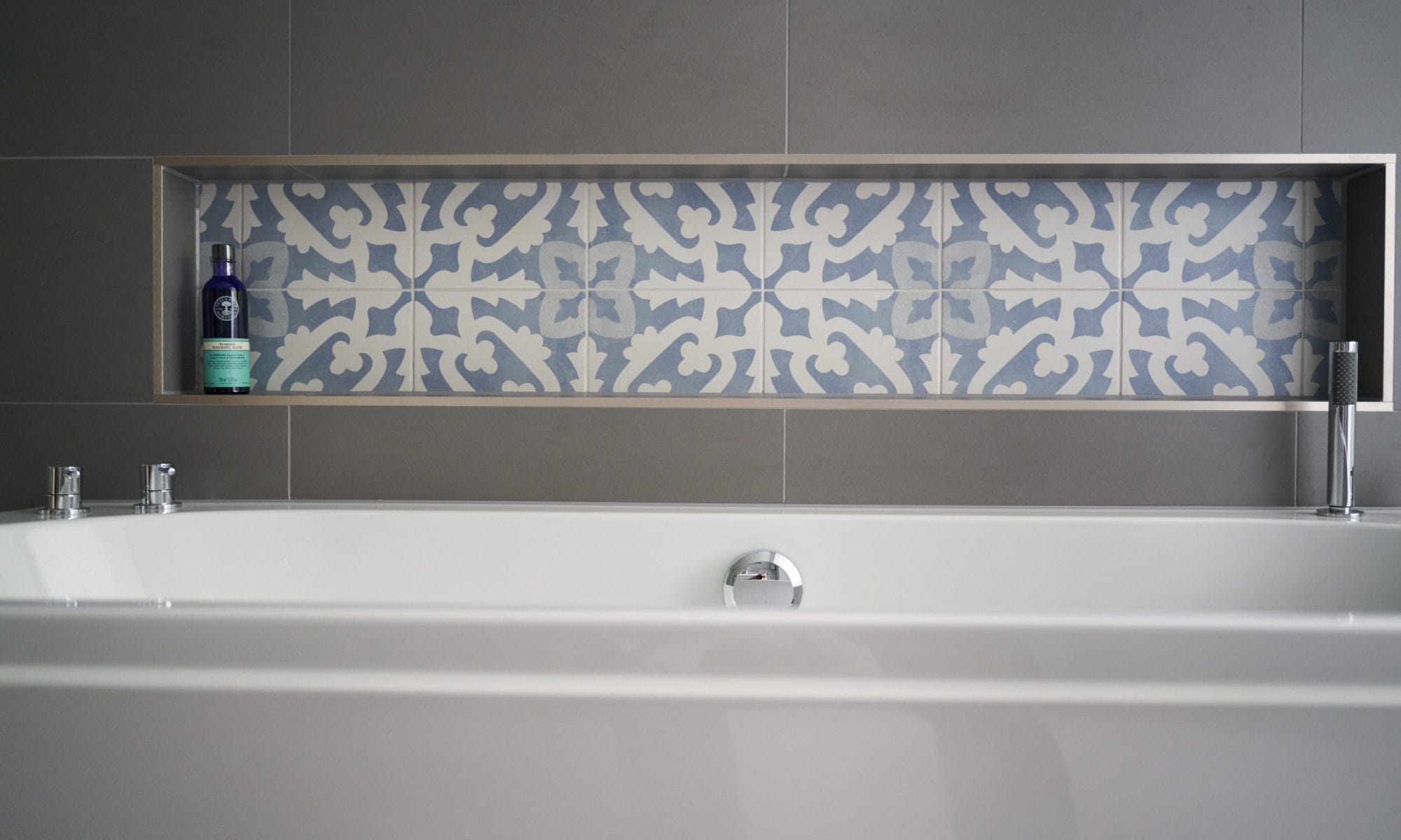 Feature Bath Recess with Patterned Tiles
