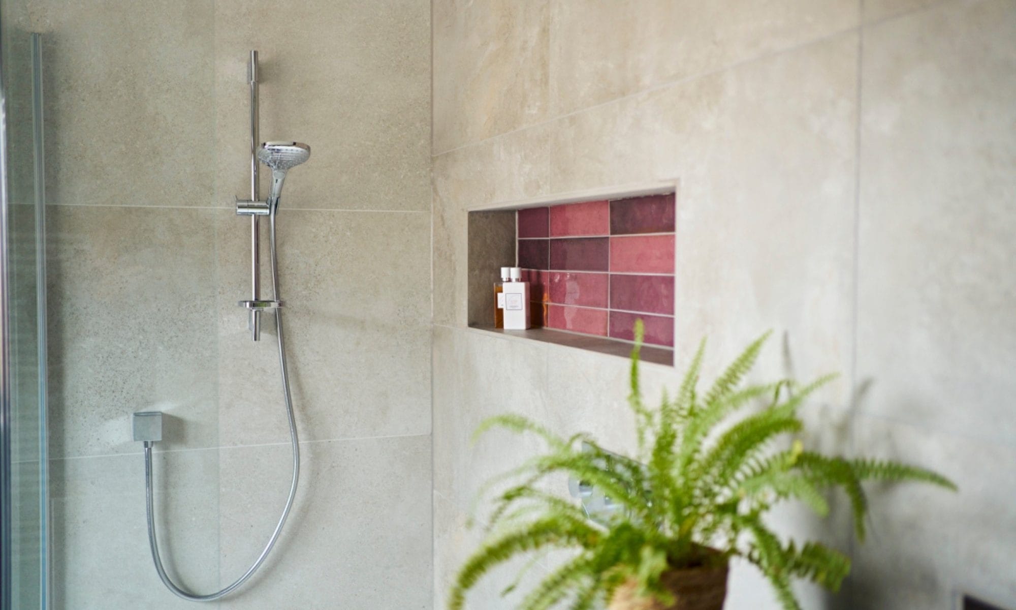 Chrome shower and purple accent tile niche in en-suite